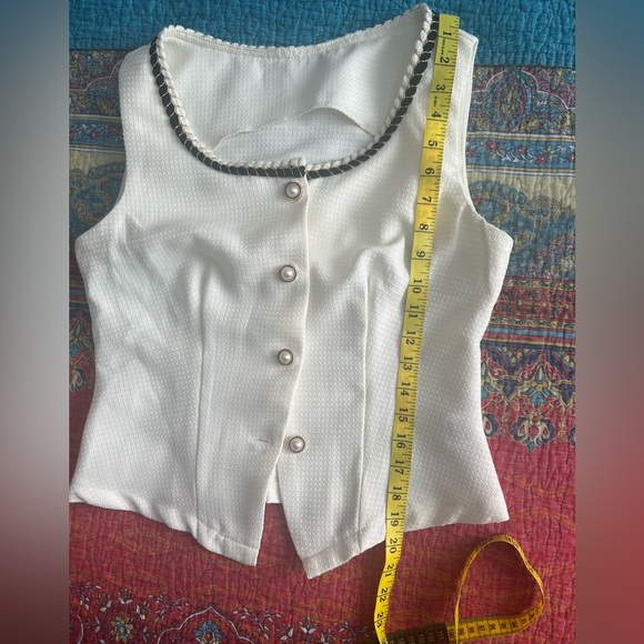 Vest - Picture 2 of 9